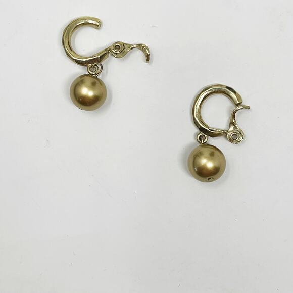 Monet Gold Tone Bead Clip On Earrings Vintage Drop Dangle Fashion Statement - Picture 4 of 5